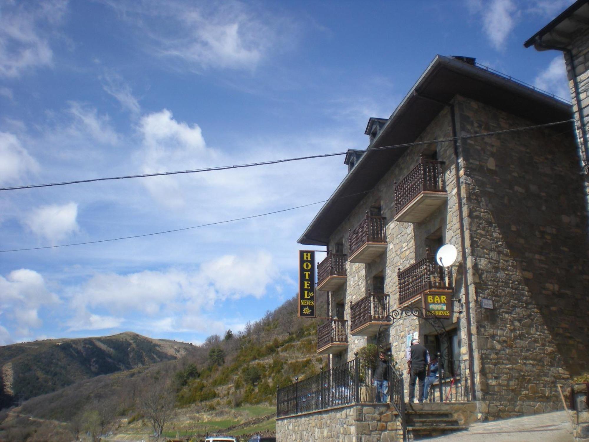 Hotel Las Nieves Linas de Broto Exterior photo