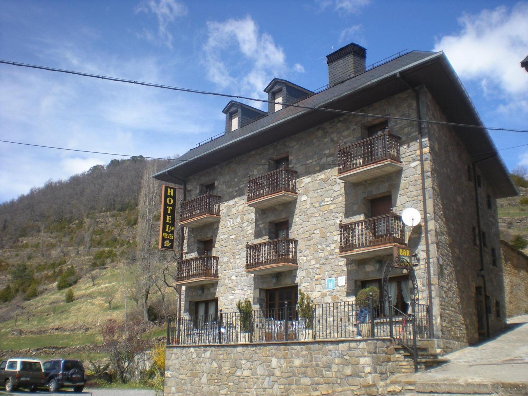 Hotel Las Nieves Linas de Broto Exterior photo